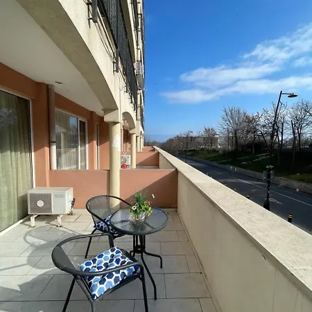Dkapartments Amrita نيسيبار